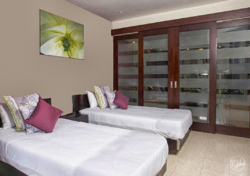 Grand Bay Suites 36/65