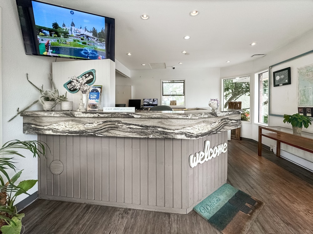 Sea Edge Beachside Hotel 8/59