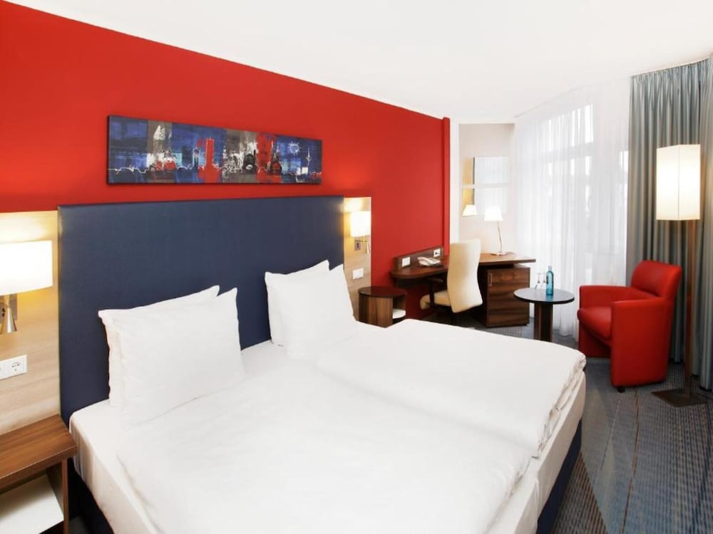 غرفة سوبيريور بسريرين منفصلين، H Hotel Koln Bruhl 4/10