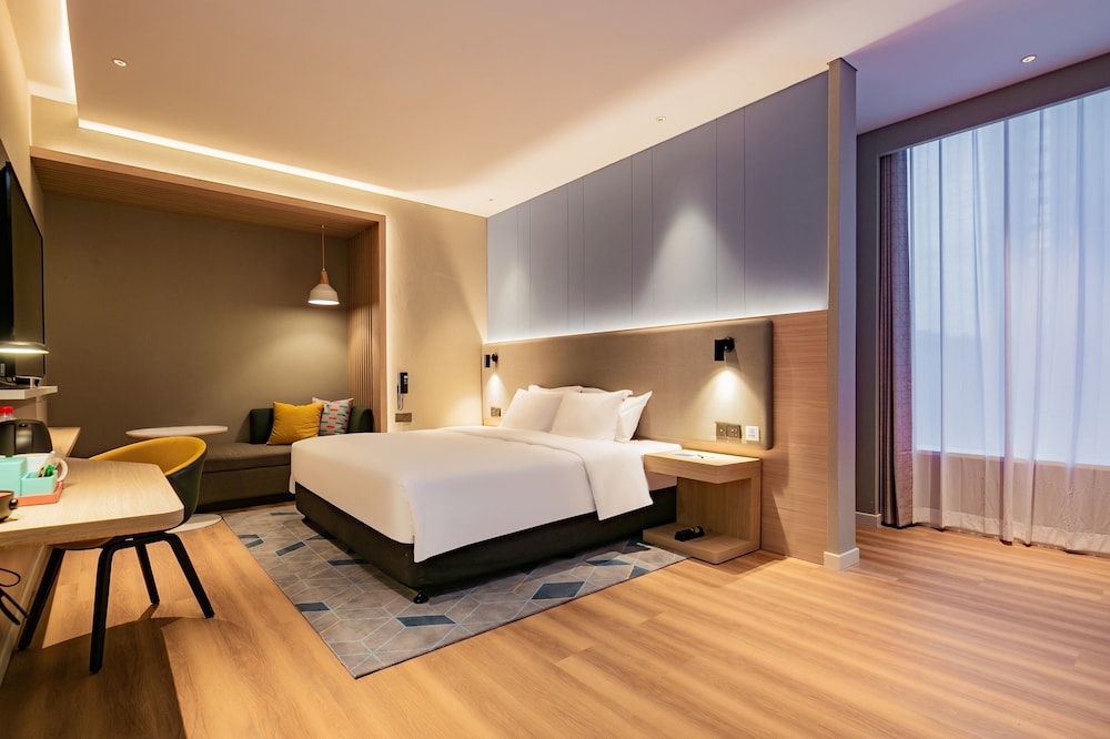 Standard, King Bed, City View, Extra Floor Space