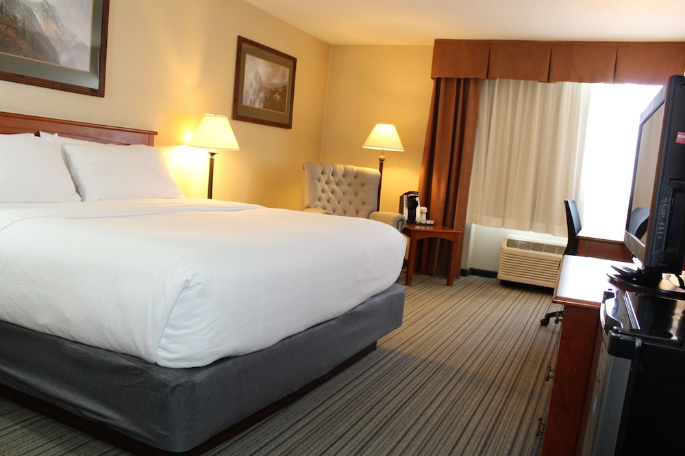 Field & Stream Lodge Bozeman 11/53