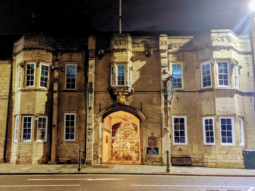 Angel & Royal Hotel 2/60