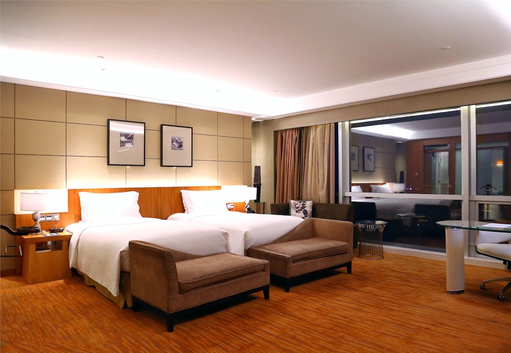 LUXURY, TWIN BEDS, CITY VIEW
