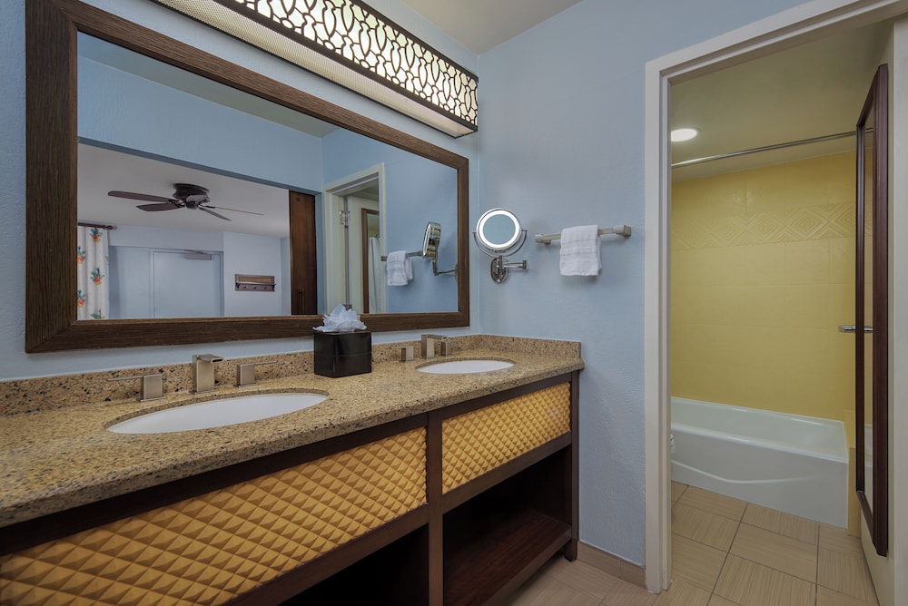 Disneys Caribbean Beach Resort 50/50