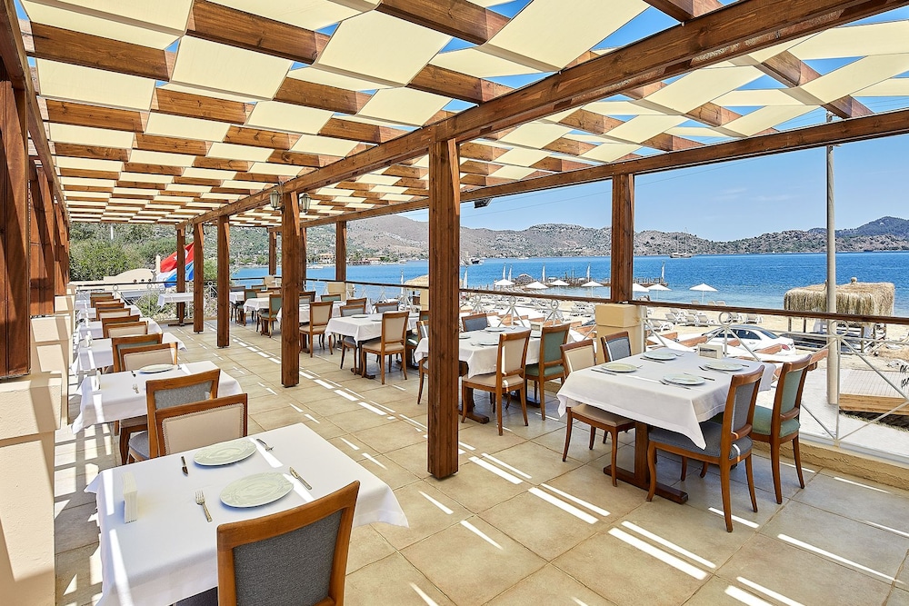 Fi Light Solto Boutique Beach Hotel 15/41