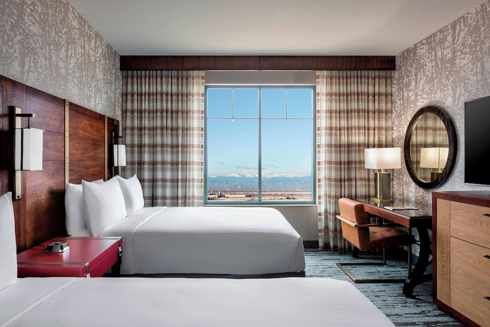 Room, 2 Queen Beds, Partial Mountain View, Accessible