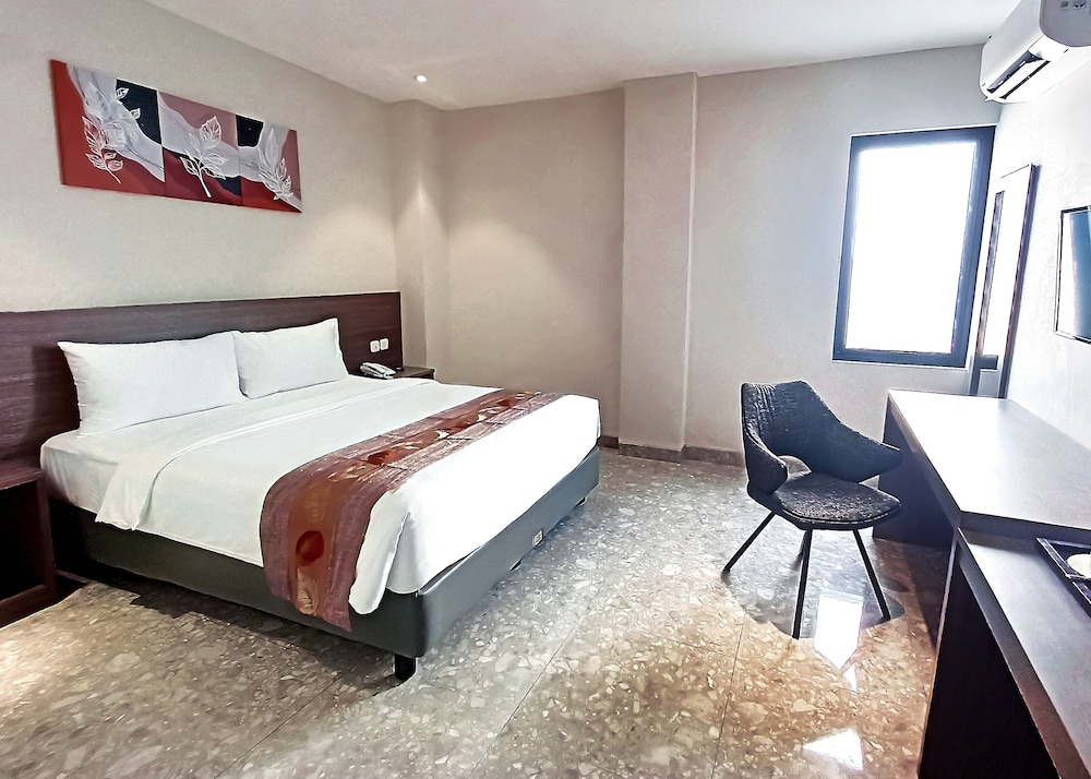 Lun Hotel Manado 9/26