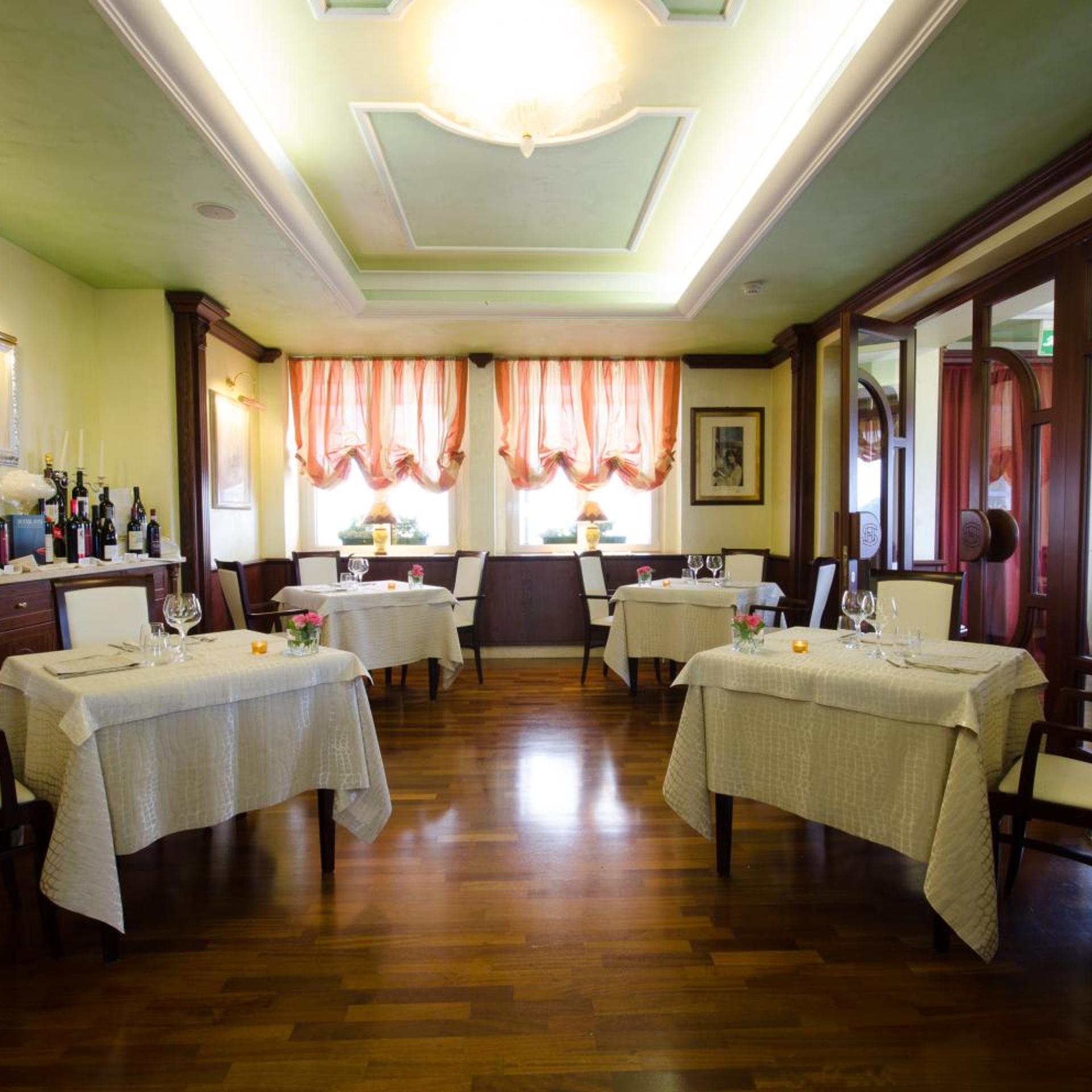 Hotel Santacroce Ovidius 32/50