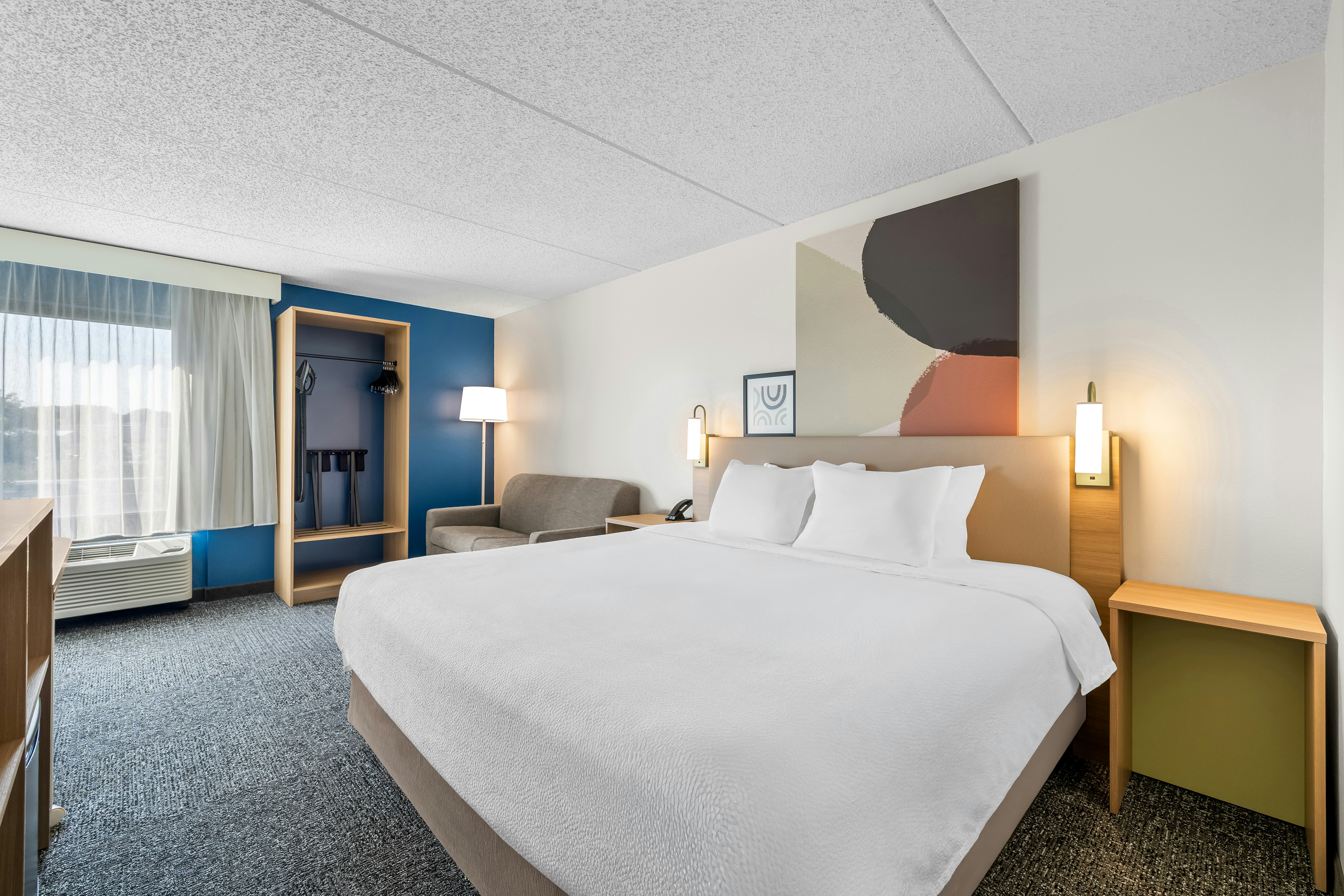 ROOM, KING BED, SOFA