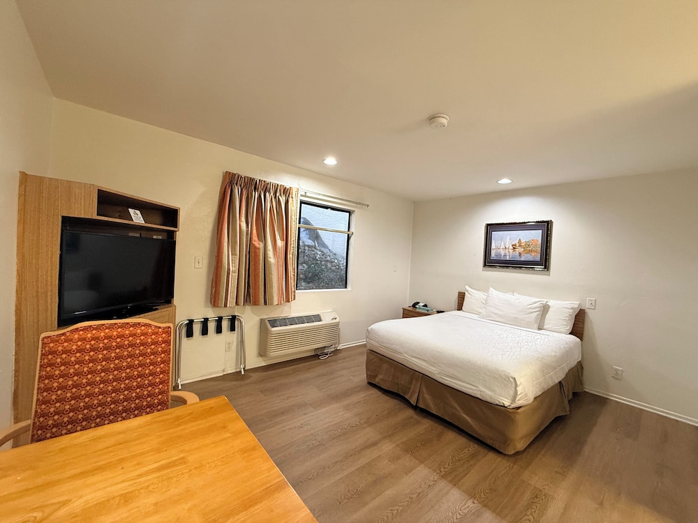 Jolly Roger Hotel 17/48