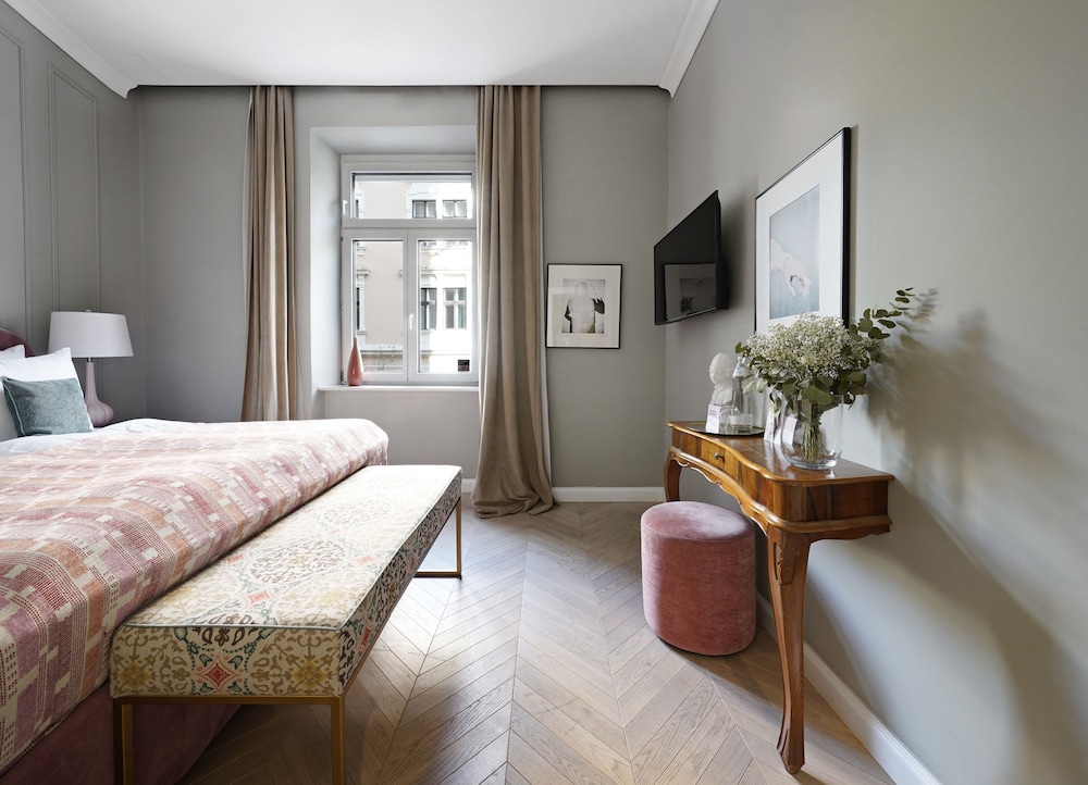 HOTEL MOZART 36/70