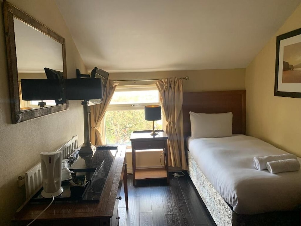 Beech Mount Hotel 11/44