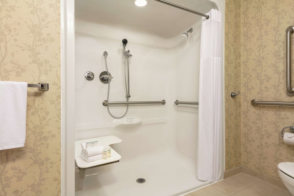 Hampton Inn & Suites Parkersburg Downtown 11/45