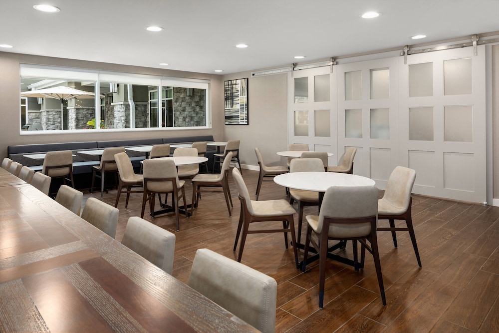 Residence Inn by Marriott East Peoria 24/36