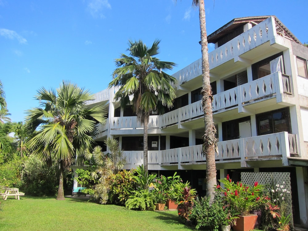 Raina Beach Apartments 8/71