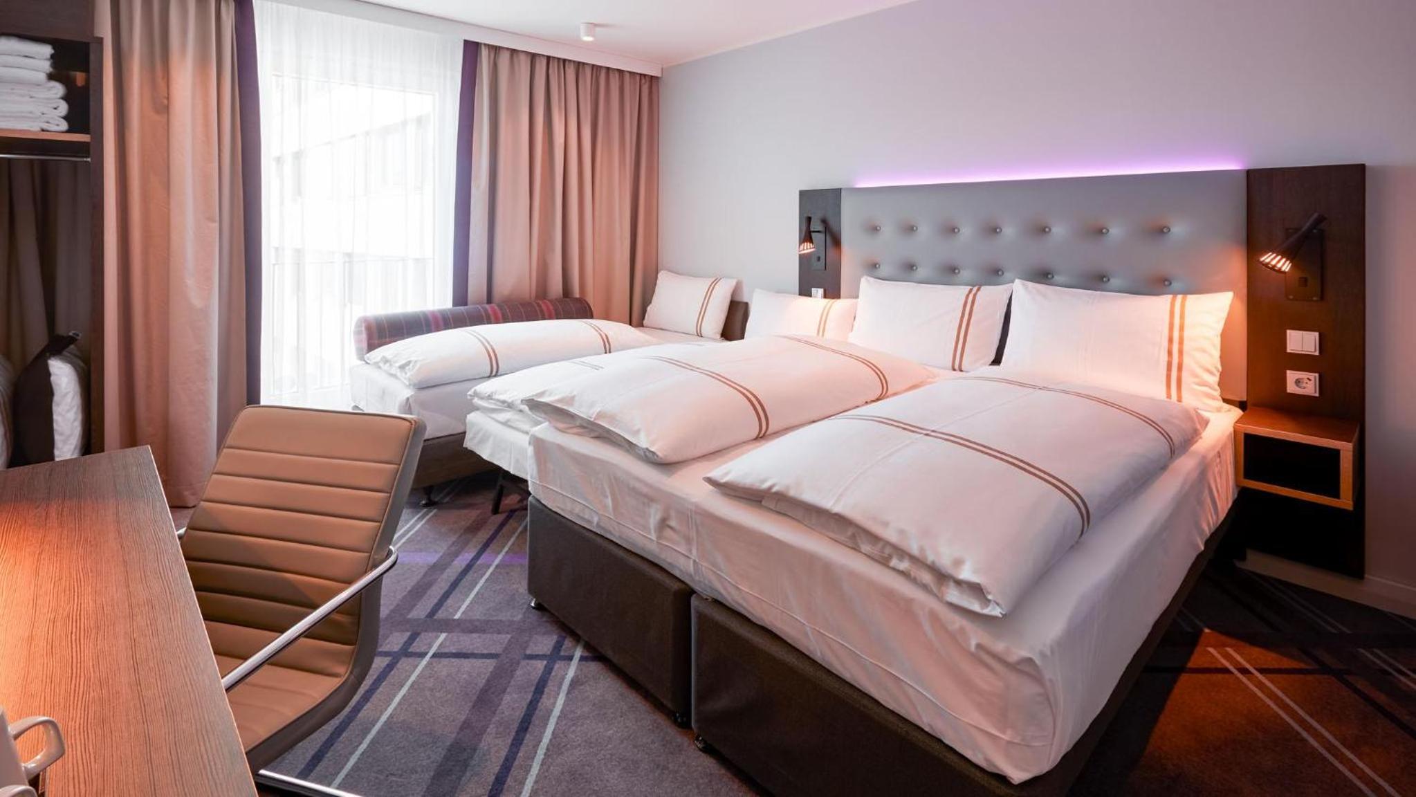 Room, Quadruple, Twin Beds, Sofa
