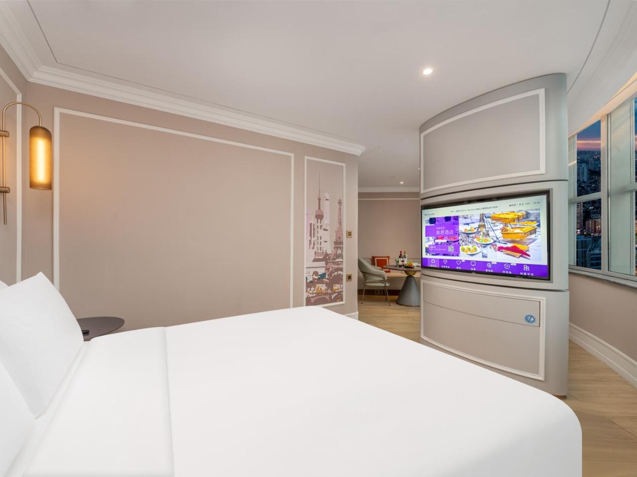 EXECUTIVE, SUITE, KING BED