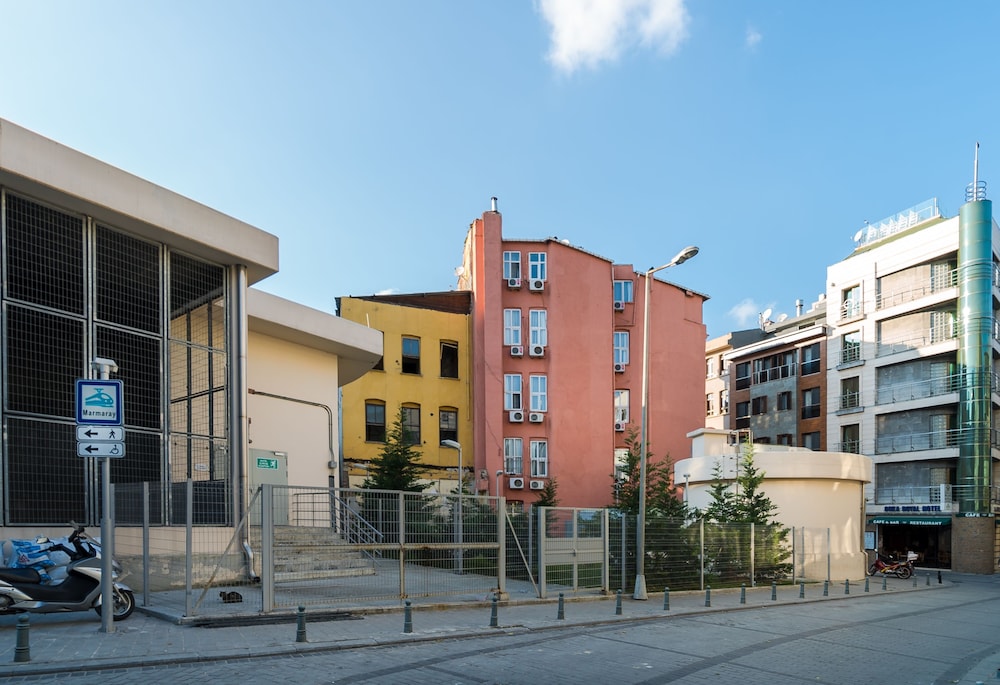 Yeni Hotel 33/36