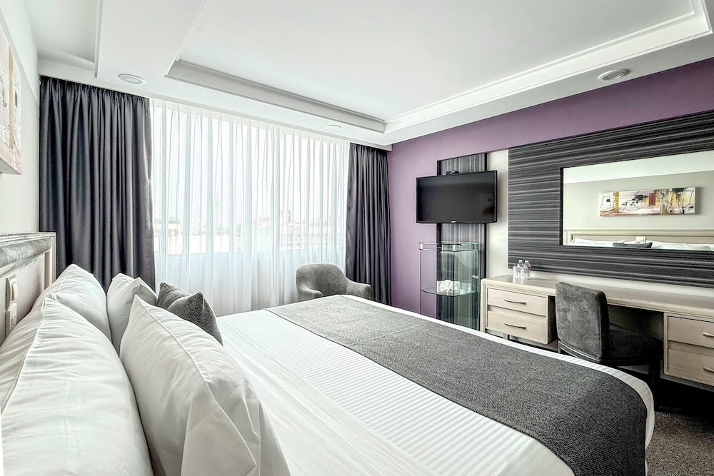 Standard, King Bed