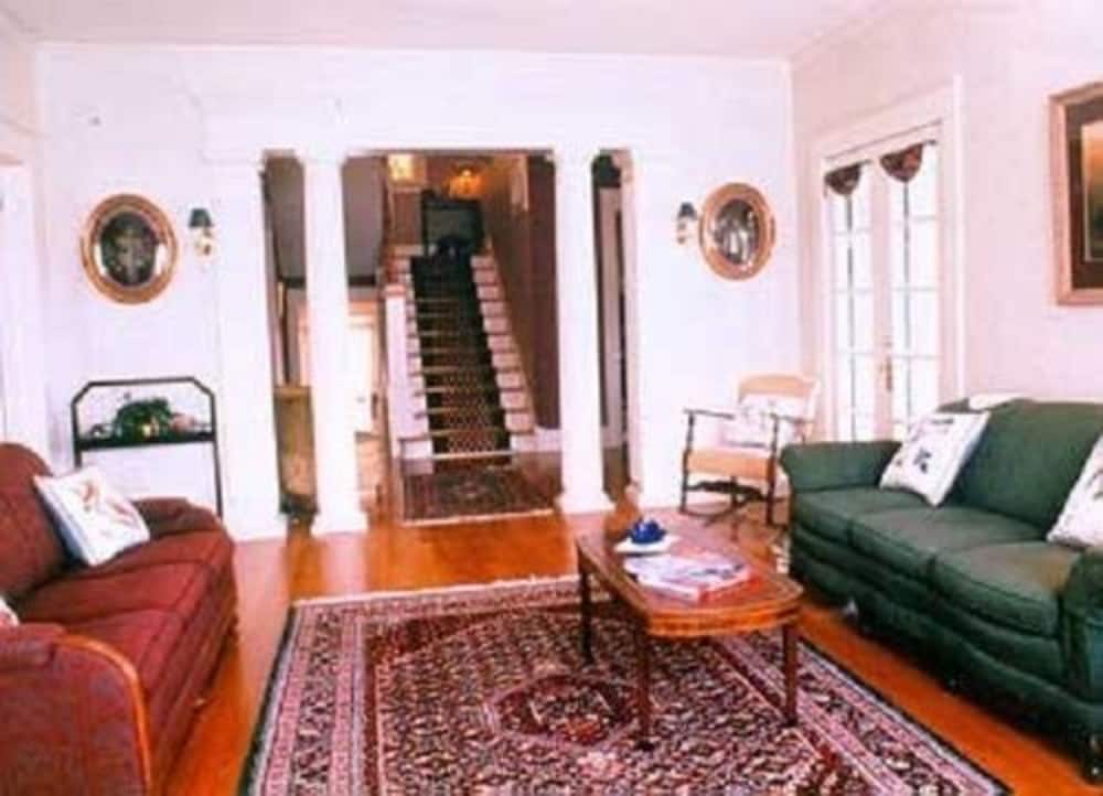 Far View - A Bed & Breakfast Estate 19/50