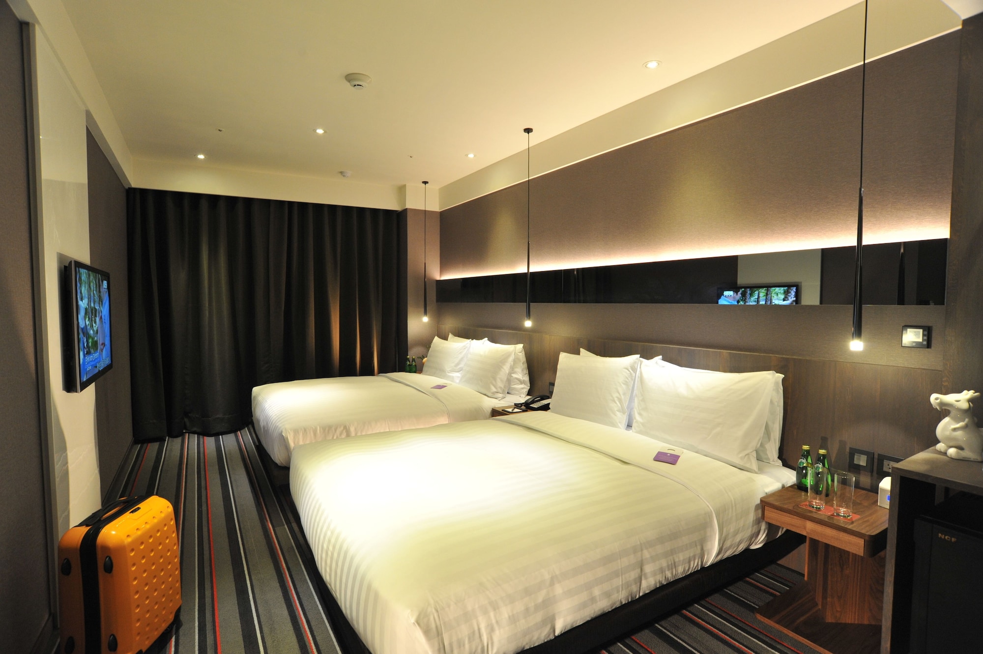 STANDARD, QUADRUPLE, 2 DOUBLE BEDS