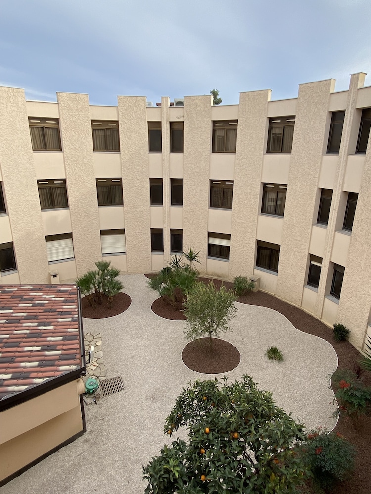 Bahia Hotel 4/50