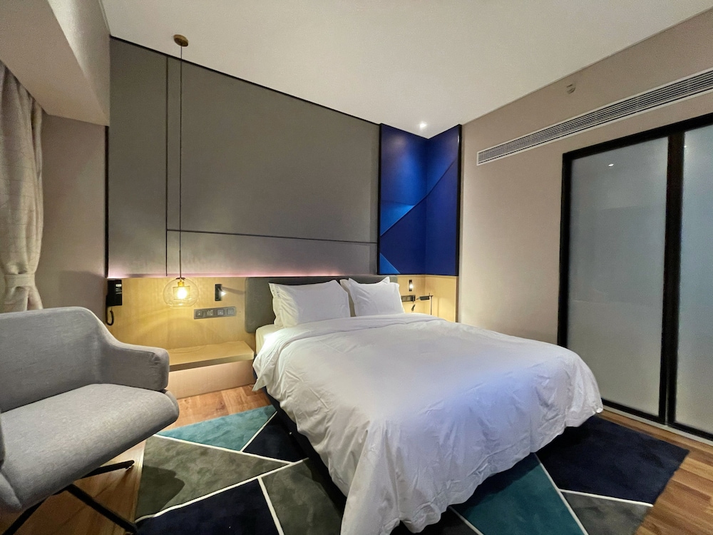 Holiday Inn Express Shenzhen Longhua 22/77