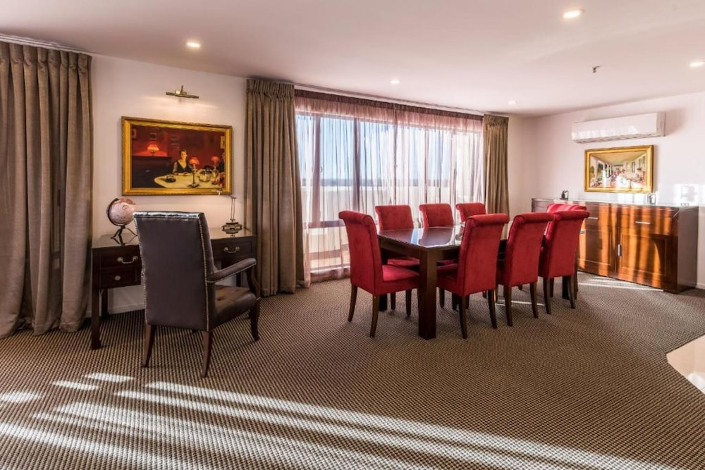Fino Hotel And Suites 27/34