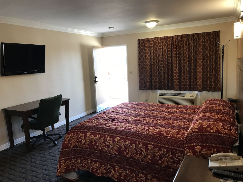 Fullerton Lodge 18/33