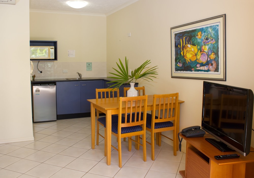 NORTH COVE WATERFRONT SUITES 46/58