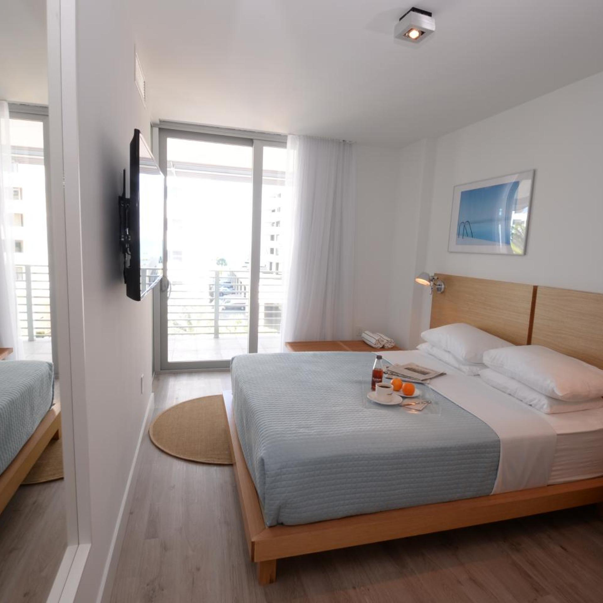 1 Bedroom, Suite, Balcony, Kitchenette, Bay Side