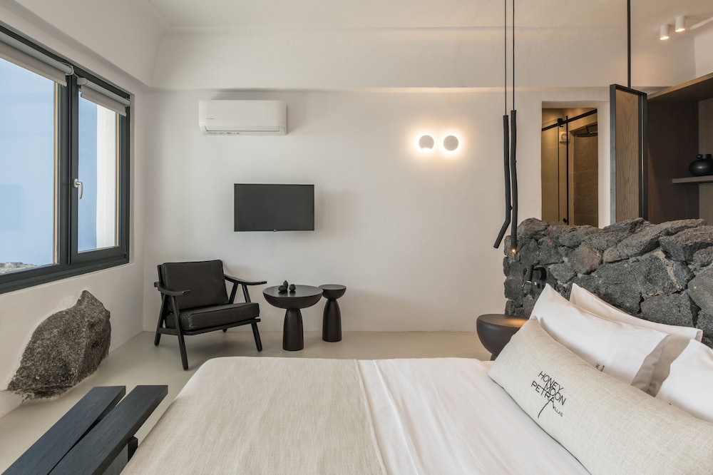 Petra, Studio, Double Bed, Caldera View