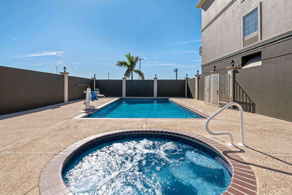 swimming pool spa