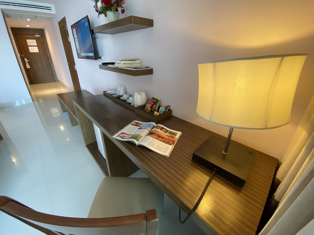 Siam Triangle Hotel 53/61