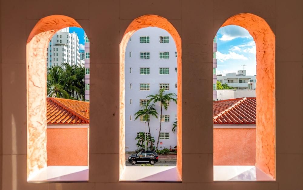 Secret Garden Miami Beach 2/50