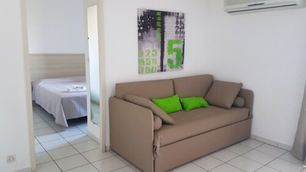 Motel Saint Michel 35/49