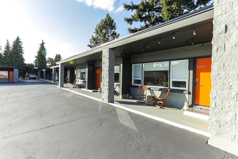 Heliotrope Hotel 40/50