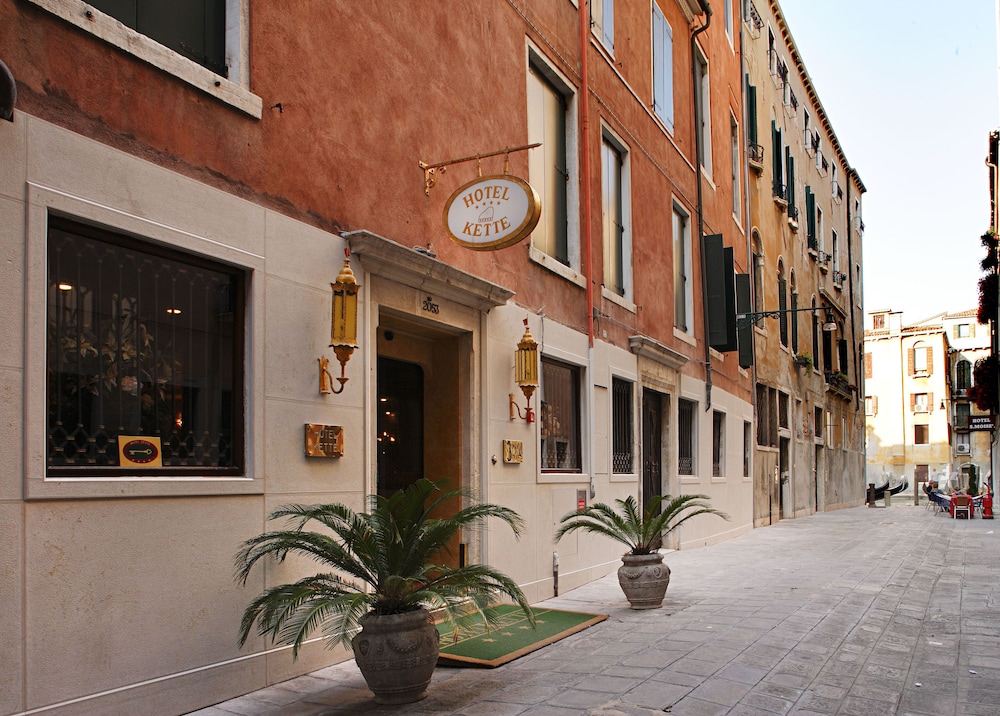Kette Hotel photo1