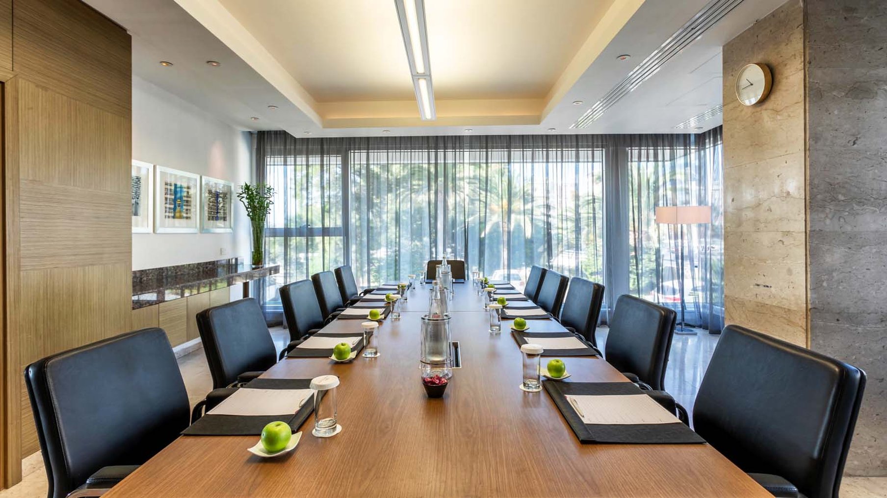 Crowne Plaza Limassol 66/75
