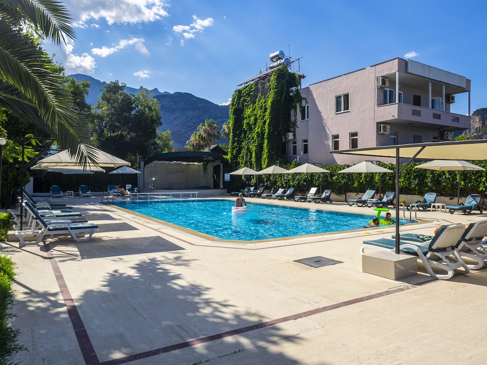 Tal Beach Hotel 27/31