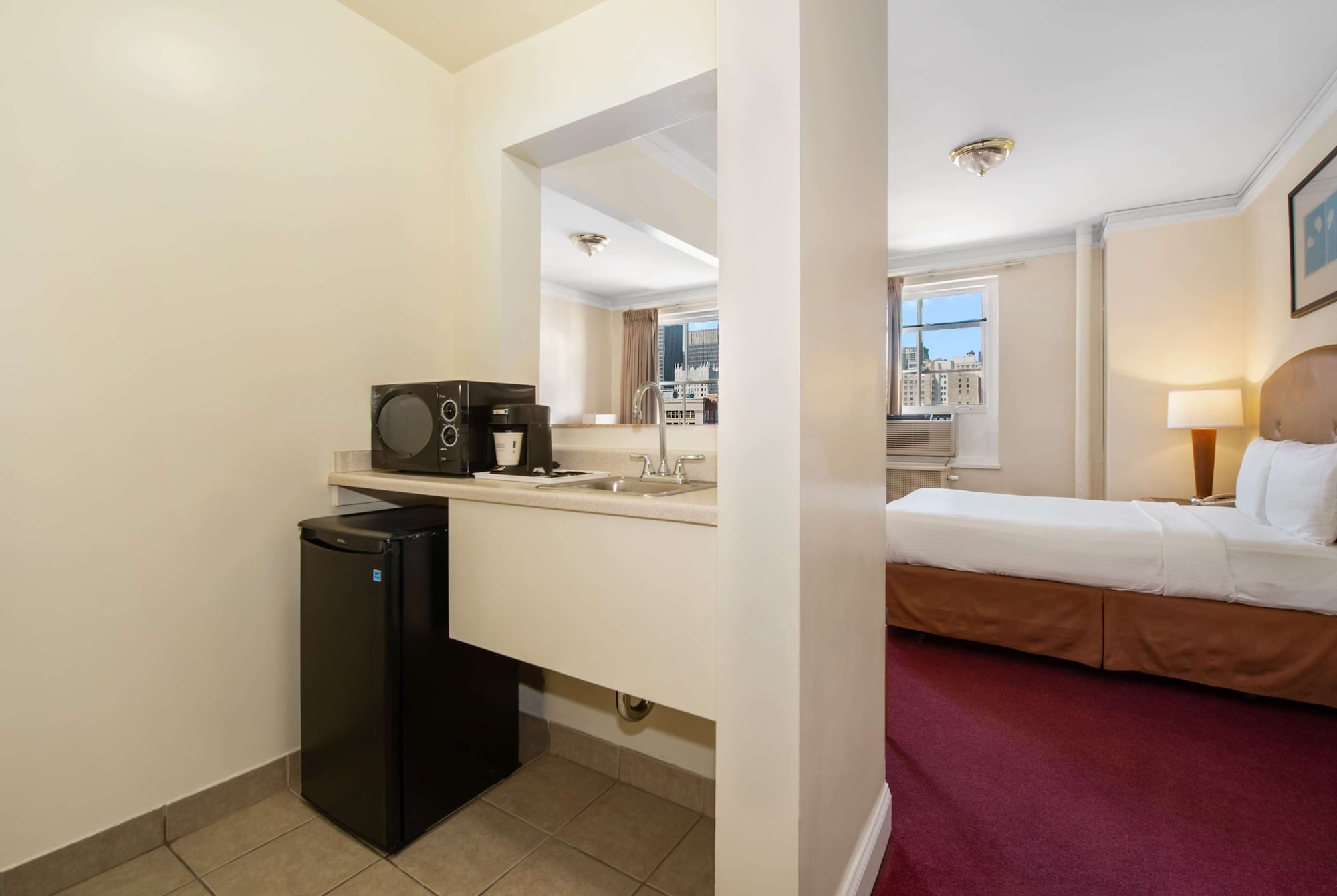 STUDIO, SUITE, KING BED, SOFA