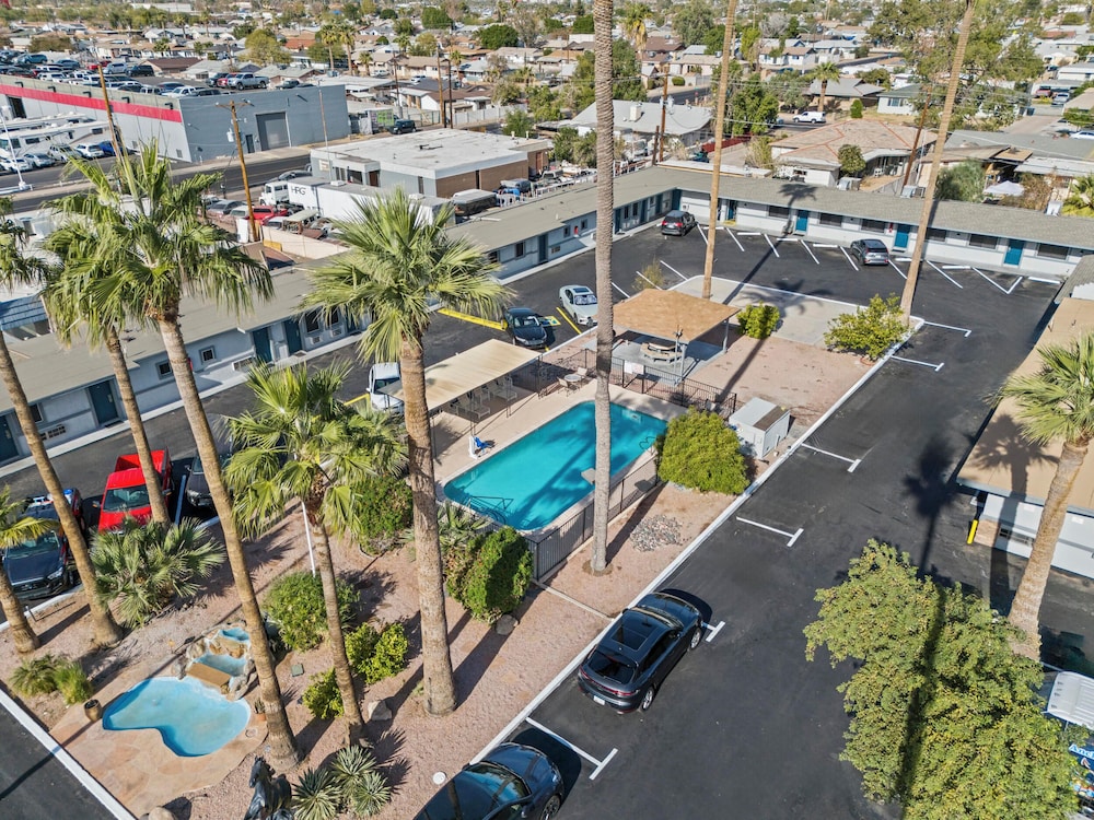 American Executive Inn 53/58