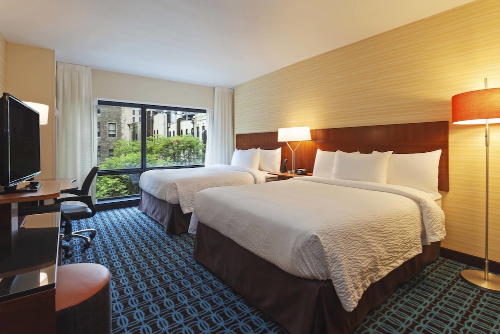 FAIRFIELD INN & SUITES CHICAGO DOWNTOWN/RIVER NORTH 12/47