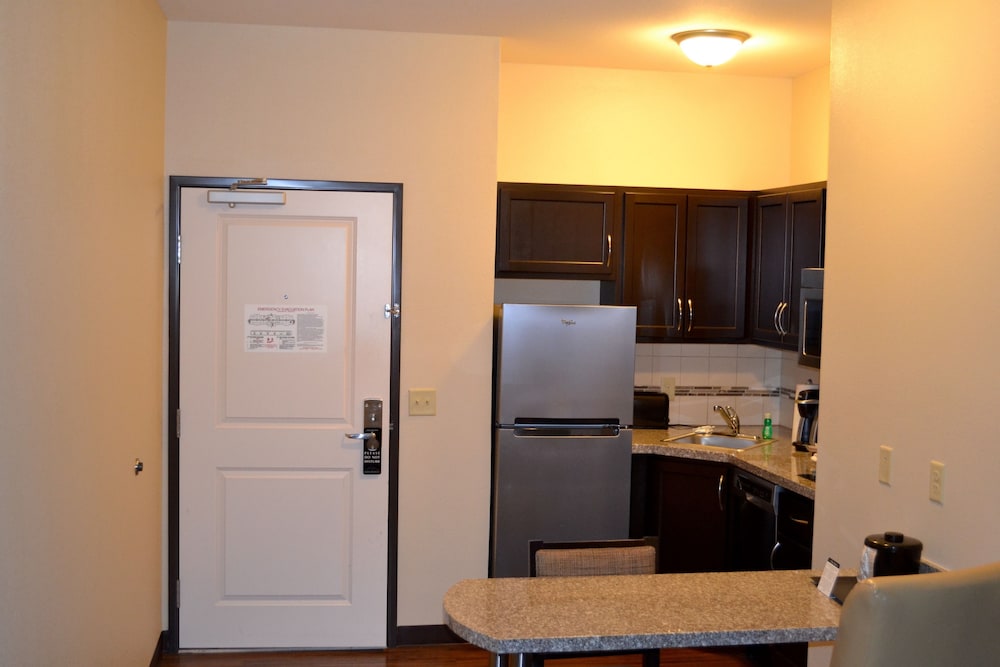 Landmark Suites 21/50