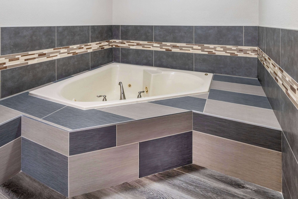 جناح بسرير كينج، Days Inn By Wyndham Lamar 5/5