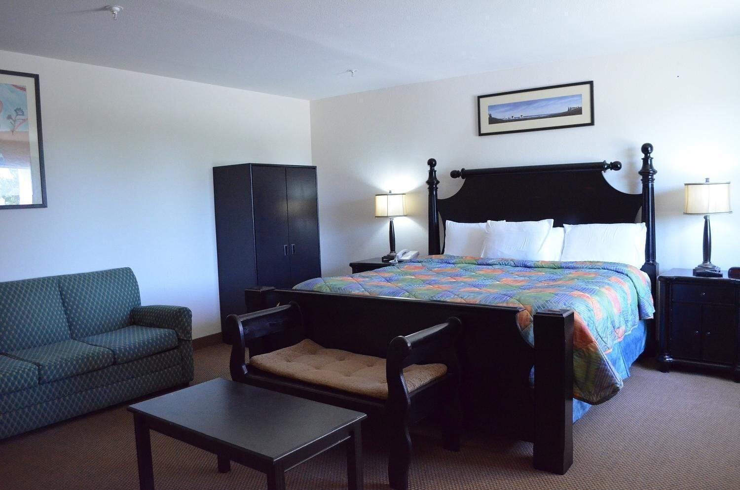 Efficiency, King Bed, Kitchenette