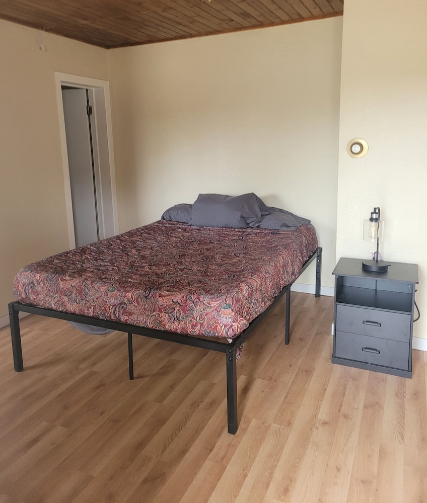 T-59 Motel Thief River Falls 16/34