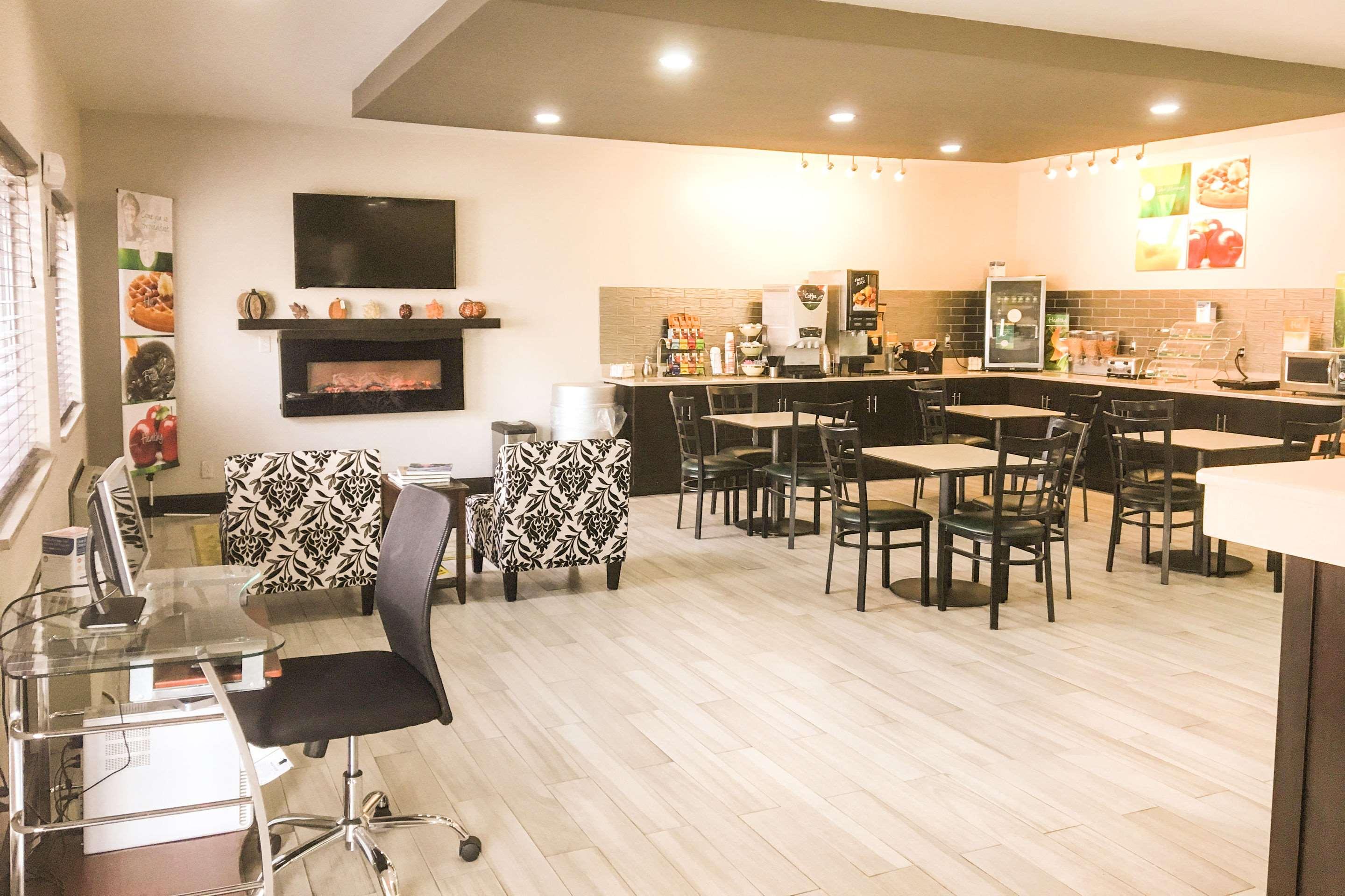 Quality Inn & Suites Lincoln near I-55 8/8