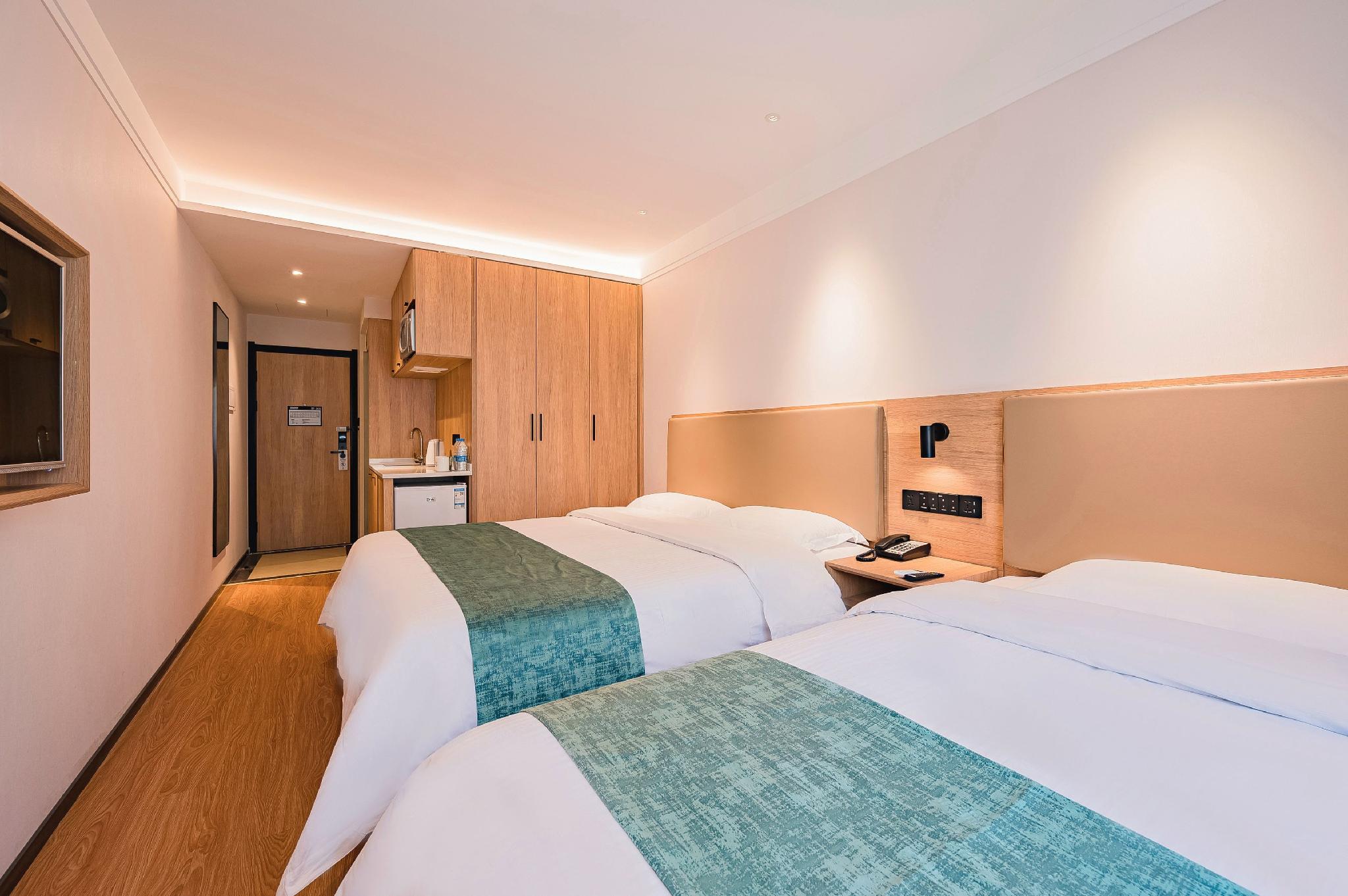 Feature, Twin Beds, No Window