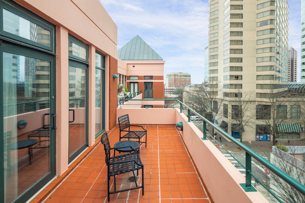 The Berkeley Richmond, Outset Collection by Hilton 3/65